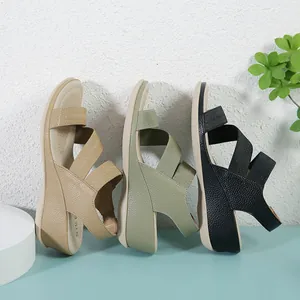 Sandali con zeppa da donna con cinturini elastici nei colori beige, verde e nero