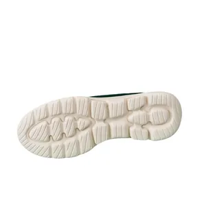 Rutschfeste weiche Sohle der lässigen Damenschuhe in Beige mit flexiblem Griffmuster