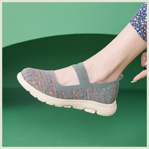 Détails de ballerines Mary Jane en maille respirante avec motifs colorés et brides