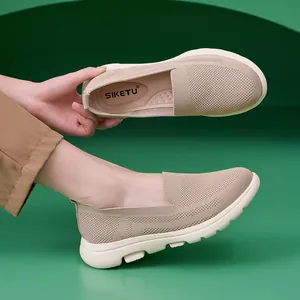 Mocassini in maglia traspirante beige con suola spessa leggera per abbigliamento estivo