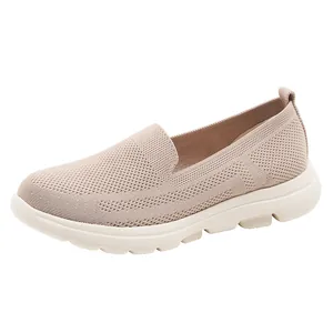 Sneakers in maglia traspirante da donna con suole bianche spesse e antiscivolo ammortizzate