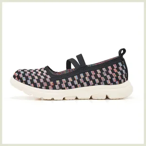Vue latérale de sneakers Mary Jane en maille multicolore avec sangles et semelle épaisse