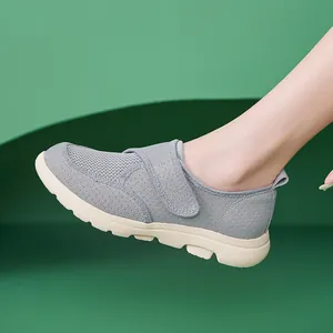 Chaussures de marche en cuir gris pour femmes avec velcro réglable et semelle épaisse souple