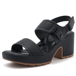 Sandalias de plataforma negras para mujer con correas acolchadas y suela de goma