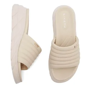 Eleganti sandali beige con zeppa e plateau da donna con cinturini trapuntati e suola