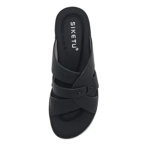 Draufsicht auf schwarze Damen Plateau Sandalen mit Kreuzgurten und runden Schnallen