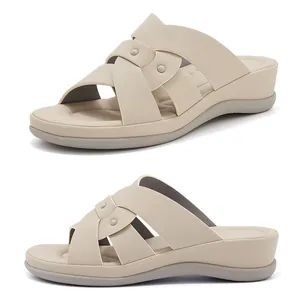 Sandali con zeppa da donna con cinturini incrociati intrecciati e suola con plateau