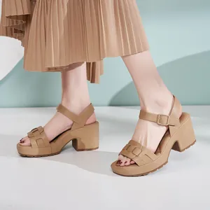 Sandales kaki à plateforme pour femmes avec talons épais et brides tissées style été chic