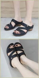 Λεπτομέρεια μαύρα σανδάλια πλατφόρμα με αστραφτερά στρας και χρυσή μεταλλική αγκράφα
