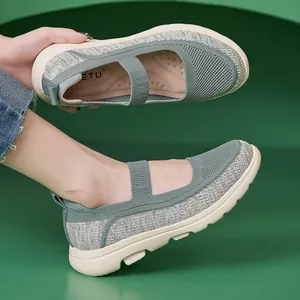 Damen Mary Jane Freizeitschuhe aus grau-grünem Strick mit rutschfester weißer Sohle