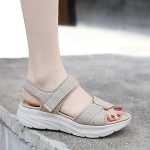 Sandales de sport beiges pour femmes avec semelle épaisse, mesh et brides velcro