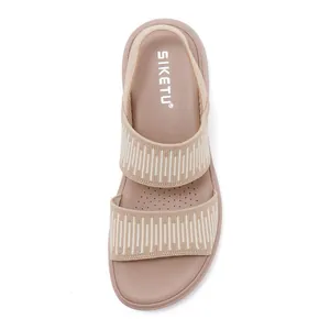 Draufsicht auf Plateau Sandalen mit Strickriemen und Fußbett mit Massagepunkten