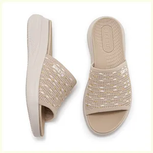 Detail view of the thick platform sole and knitted beige upper on SIKETU casual slippers