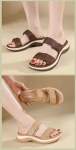 Dettaglio di sandali con zeppa a doppia fascia regolabile e plantare ergonomico