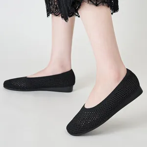 Scarpe con zeppa da donna in maglia flyknit nera traspirante per un comfort casual
