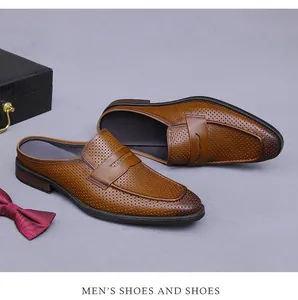Braune perforierte Leder-Mules für Herren mit atmungsaktivem, hohlem Design-Detail