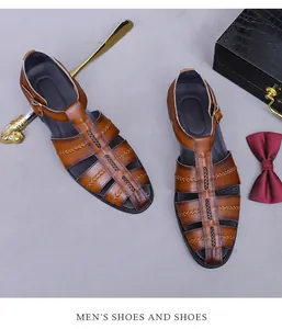 Bruine leren herensandalen met opengewerkte gevlochten details en metalen gesp