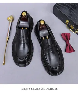 Klassische schwarze Leder-Penny-Loafer für Herren mit elegantem britischen Business-Zubehör