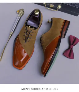 Detalle de zapatos de negocios marrones con paneles de ante y pajarita en caja de regalo