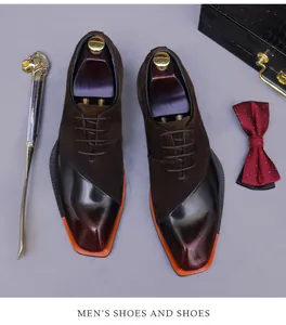 Detalle de zapatos de negocios en ante marrón y cuero pulido con accesorios elegantes