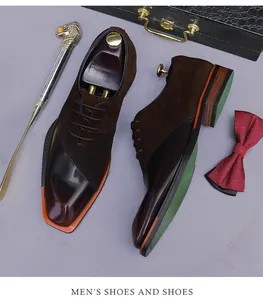 Detalle de zapatos de cuero degradado para hombre con suela de contraste de colores