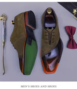 Detalle de zapatos en ante verde oliva y cuero marrón con accesorios de lujo para hombre