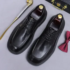 Classic black leather men's oxford shoes with elegant wingtip detail and stitching