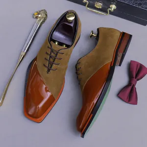 Zapatos de vestir para hombre en cuero charol y ante bicolor marrón y caqui con punta cuadrada