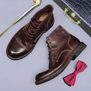 Handgefertigte braune Goodyear-Lederstiefel für Herren mit klassischen Ziernähten