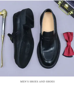 Dettaglio dei mocassini da uomo in pelle di cavallo con suola e cuciture di pregio