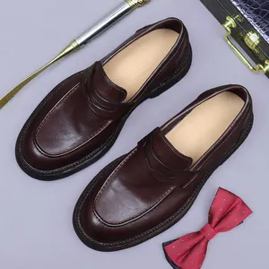 Mocassini classici da uomo in pelle testa di moro con finitura lucida stile business