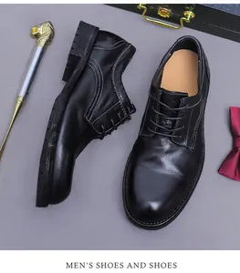 Detail van klassieke zwarte lederen derby schoenen met contraststiksels en dikke zool