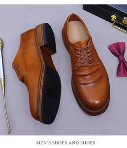 Luxuriöse karamellbraune Leder-Derbyschuhe mit Vintage-Textur in eleganter Geschenkbox