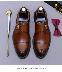 Klassische braune Monkstrap-Schuhe aus Leder mit Brogue-Verzierung und Metallschnalle