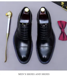 Detail von Premium-Lederschuhen für Herren mit blauen Nähten und glänzender Oberfläche