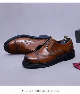 Detailaufnahme brauner Brogue-Lederschuh mit Farbverlauf an der Spitze und feiner Naht