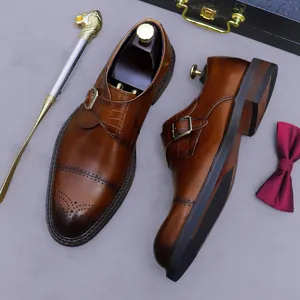 Braune Monkstrap-Schuhe aus Leder mit Brogue-Schnitzerei und Kroko-Muster Details