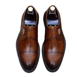 Braune Monkstrap-Schuhe aus Leder mit Brogue-Verzierung und handgefertigtem Finish