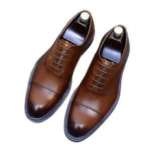 Klassische braune Oxford-Schuhe für Herren aus Leder mit Cap-Toe und Polier-Effekt