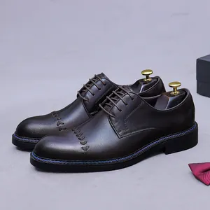 Dunkelbraune Leder-Derbyschuhe für Herren mit blauen Handnähten und braunen Schnürsenkeln
