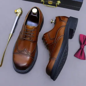 Braune Oxford-Schuhe mit Farbverlauf, Brogue-Verzierung und feiner Lederqualität
