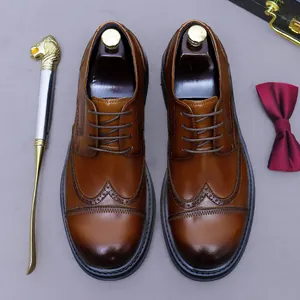 Braune Leder-Brogues Derby-Schuhe für Herren mit Farbverlauf und Schnürverschluss
