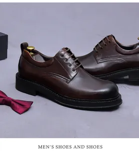 Details von dunkelbraunen Leder Derby-Schuhen mit Schnürung und polierter Schuhspitze