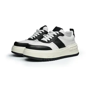 Ανδρικά δερμάτινα sneakers πλατφόρμα σε άσπρο και μαύρο με χοντρή σόλα και κορδόνια