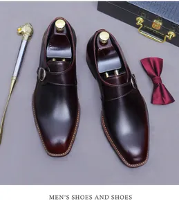 Klassischer burgunderroter Monkstrap-Schuh aus Leder mit Fliege und Zubehör-Set