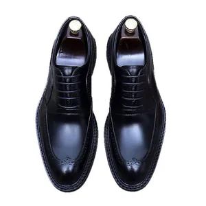 Formal black leather brogue shoes for men featuring classic wingtip carving details