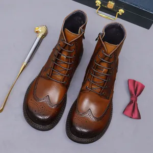 Stivali Brogue in pelle marrone con intagli vintage e cerniera laterale per uomo