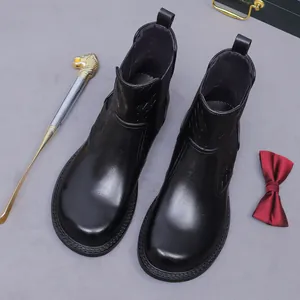 Stivali Chelsea da uomo in pelle nera con dettagli a rombi goffrati e stile inglese