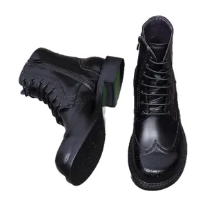 Stivali Brogue classici in pelle nera con decoro a coda di rondine e suola spessa