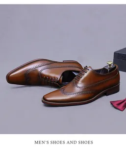 Détail de chaussures Richelieu en cuir marron avec fini dégradé vintage et nœud papillon